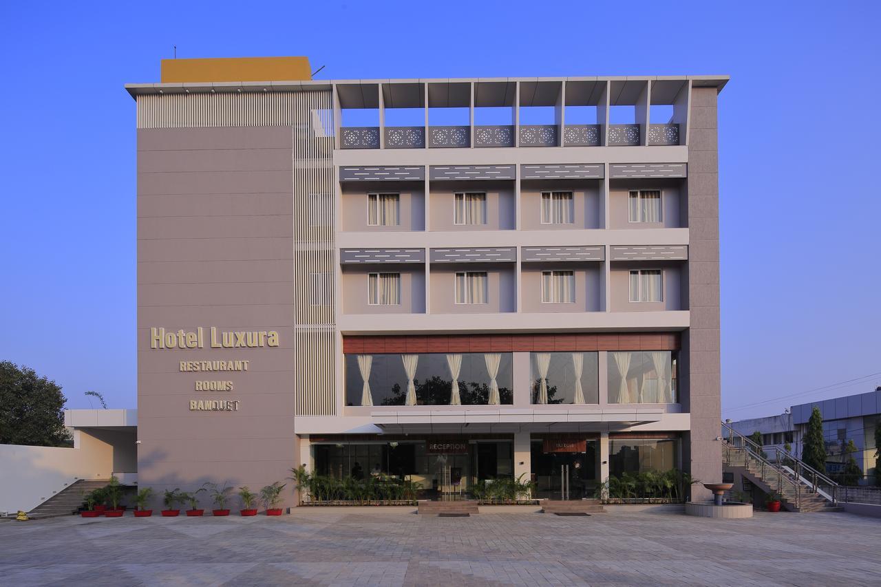 Hotel Luxura Godhra المظهر الخارجي الصورة