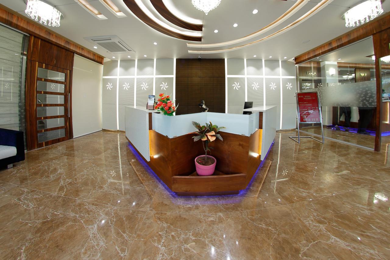 Hotel Luxura Godhra المظهر الخارجي الصورة