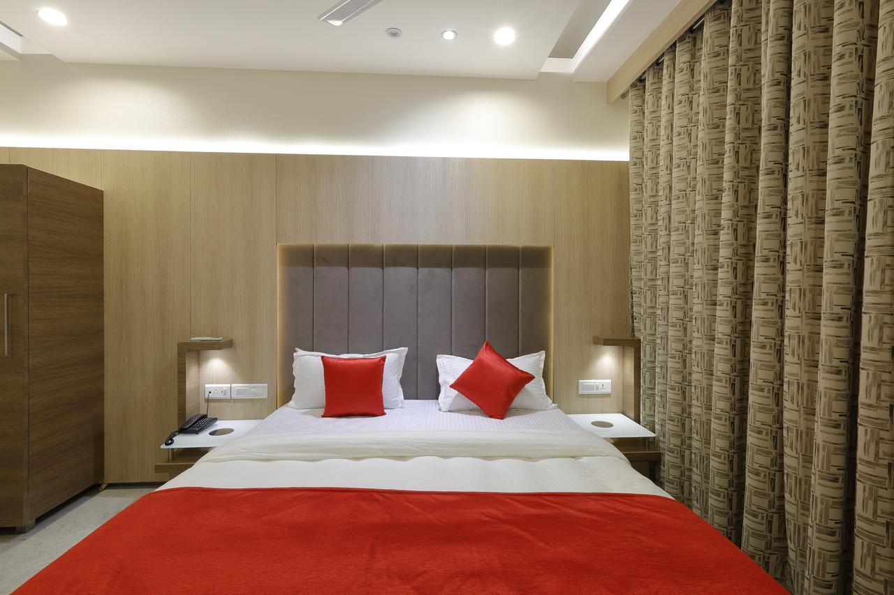 Hotel Luxura Godhra المظهر الخارجي الصورة