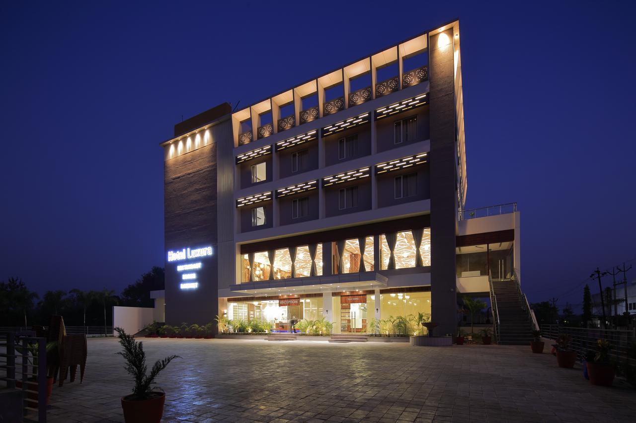Hotel Luxura Godhra المظهر الخارجي الصورة