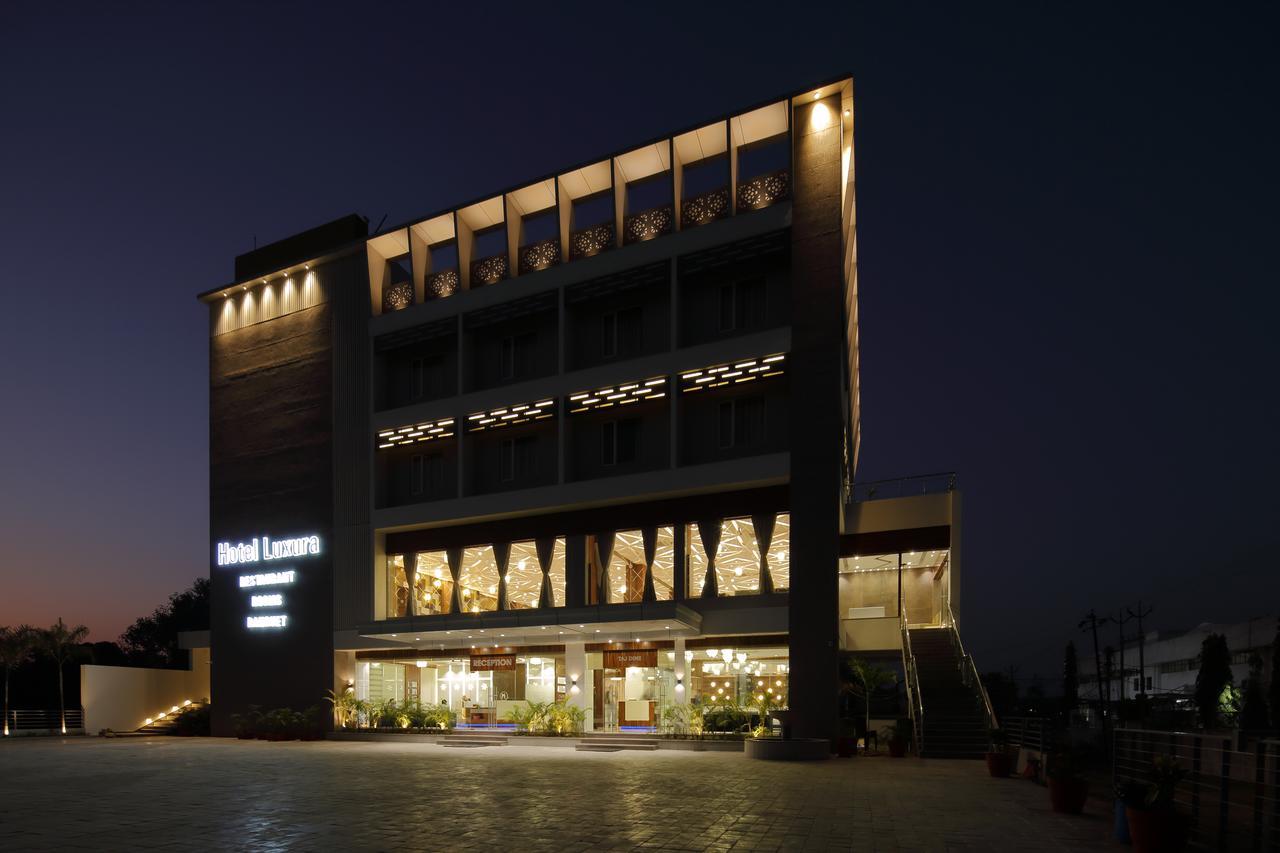 Hotel Luxura Godhra المظهر الخارجي الصورة