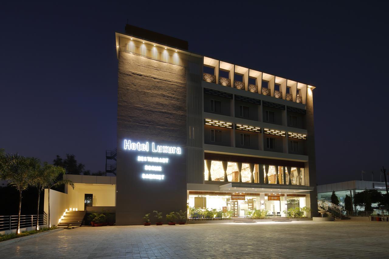 Hotel Luxura Godhra المظهر الخارجي الصورة
